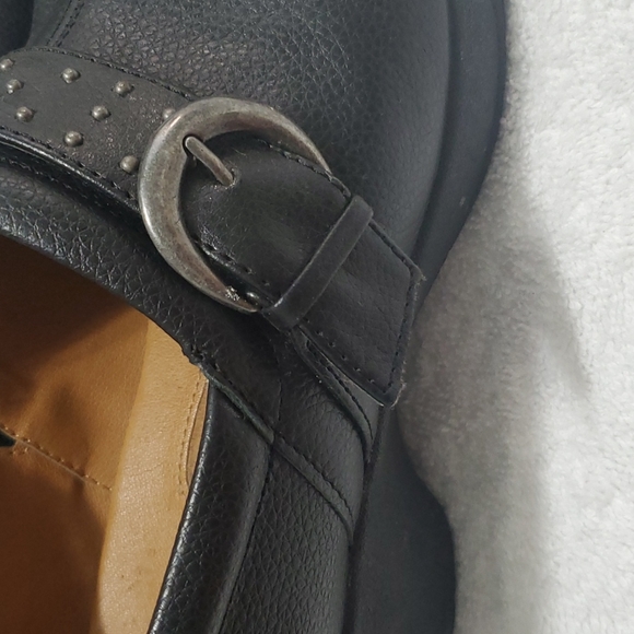 Shoe - Picture 5 of 6